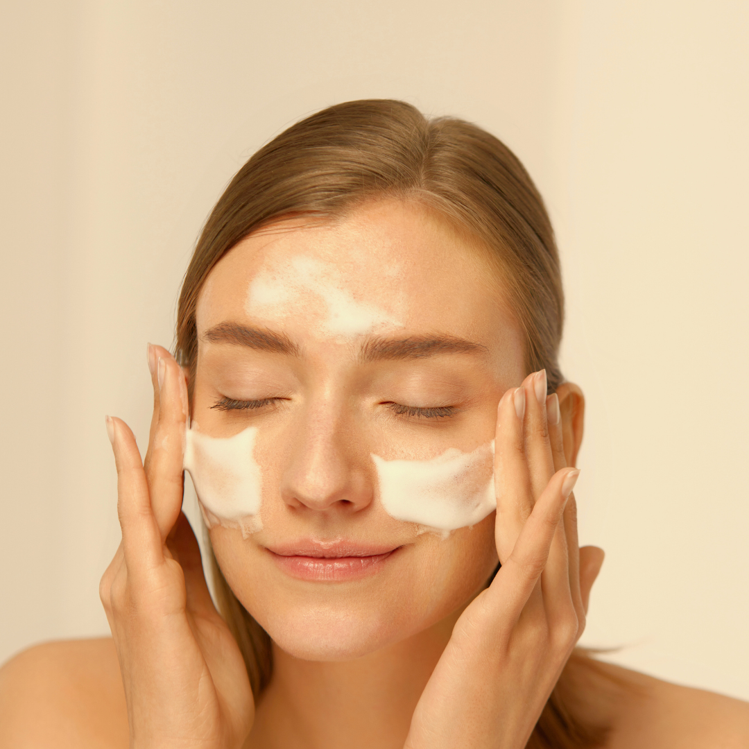 Cosmos Experts Vitamin C Cleanser – Brightening & Hydrating Face Wash (Available in 200ml & 500ml)